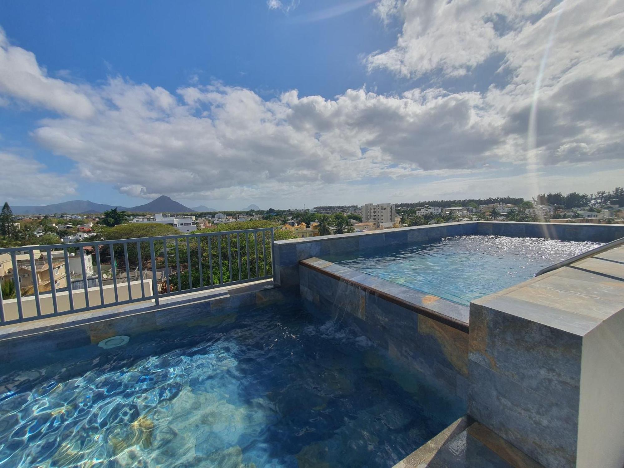 Luxury Retreat At Aqua Breeze Apartment, Flic En Flac Экстерьер фото